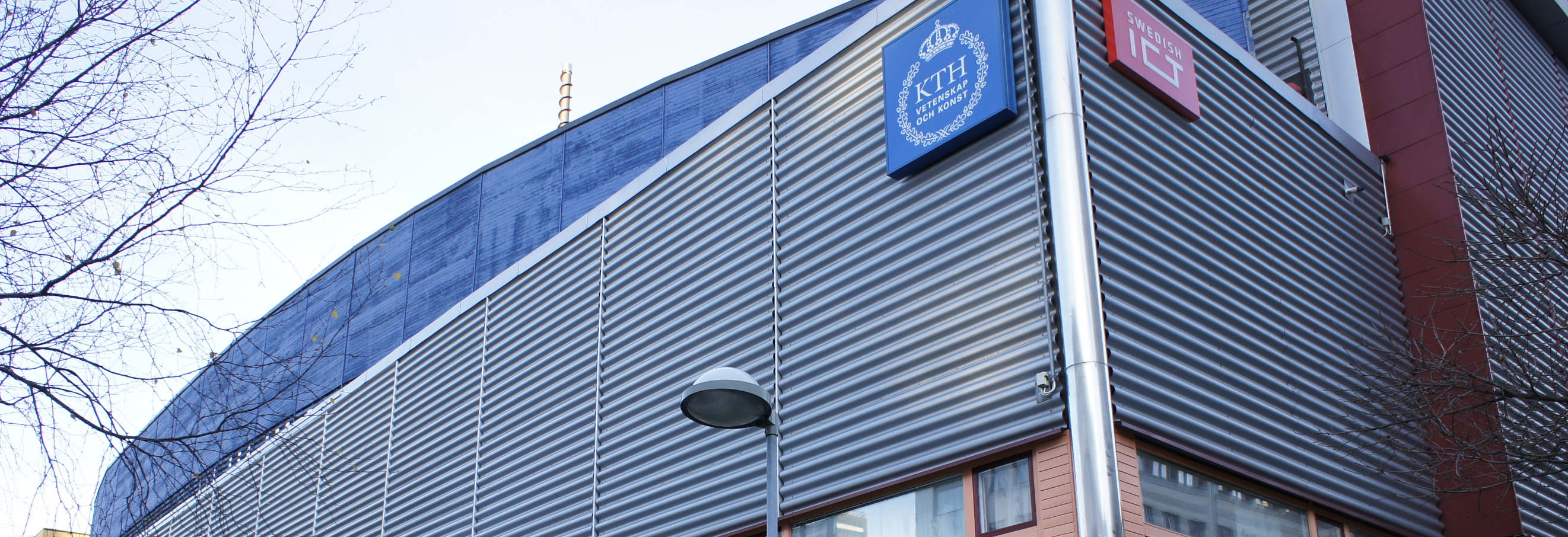 Electrum laboratoriet i Kista från utsidan en molning höstdag.